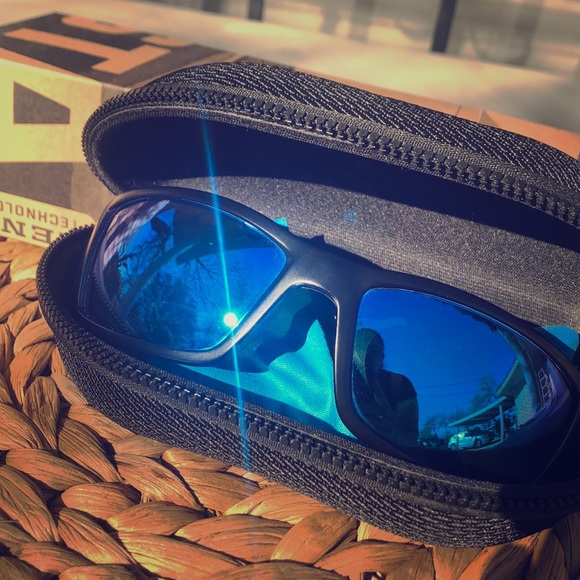 Costa corbina blackout blue sunglasses